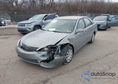 2005 Toyota Camry Le z USA, uszkodzony, nr VIN 4T1BE30K25U625699